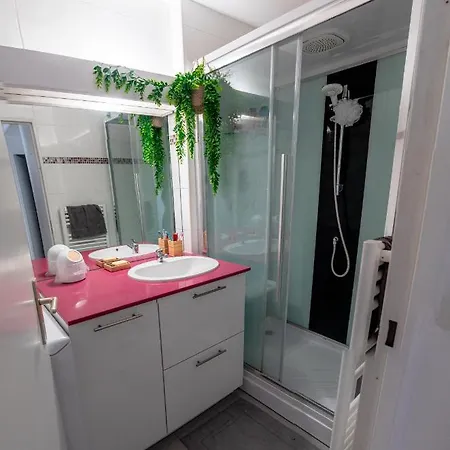 Privee Avec Garage Homestay Paris